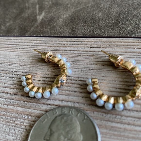 6/$8 NEW Gold Tone Hoop Earrings - Picture 10 of 14